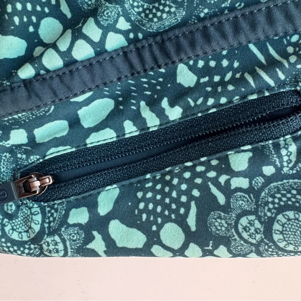 Lululemon tracker shorts size 4 - Picture 2 of 5